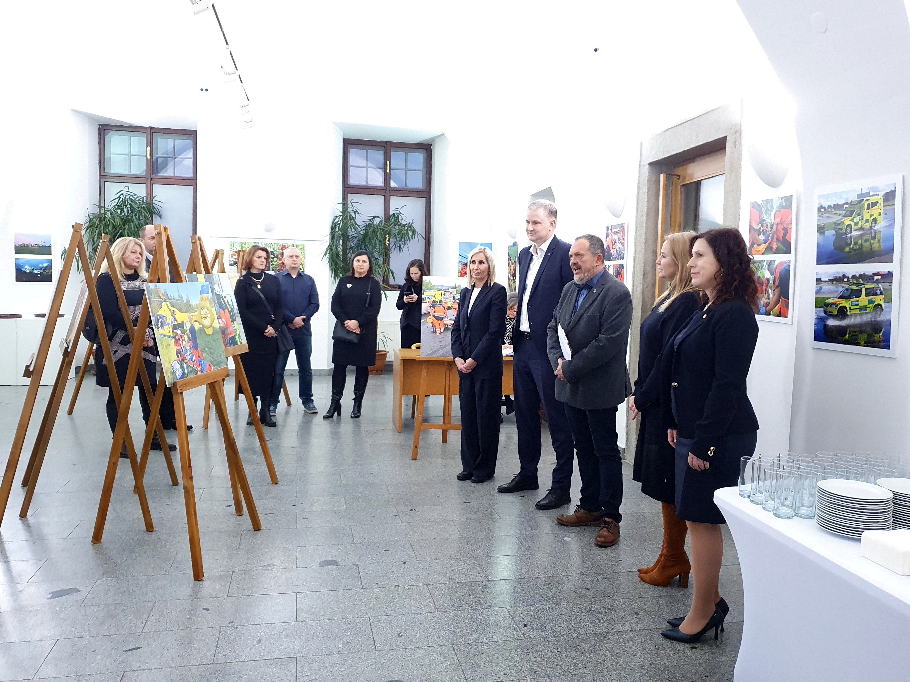 Vernisáž výstavy fotografií ZZS JčK v Českých Budějovicích